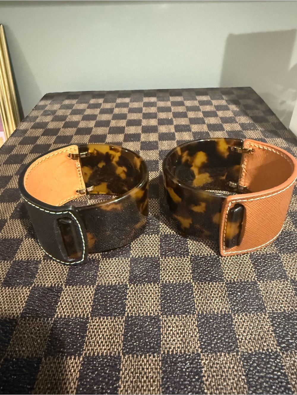 Set of 2 Vintage Cara New York Tortoiseshell Cuff Bracelet Leather Accents gift - Picture 3 of 3